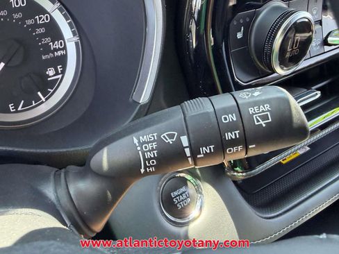 Used 2023 Toyota Highlander XSE AWD/4WD image 30