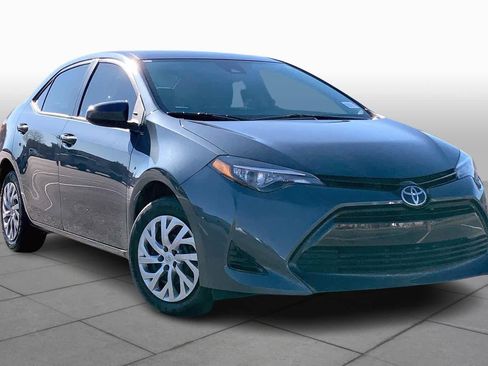 Used 2017 Toyota Corolla LE FWD image 2