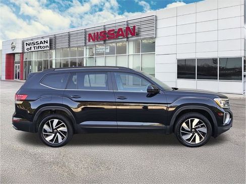 Used 2025 Volkswagen Atlas SE FWD image 2