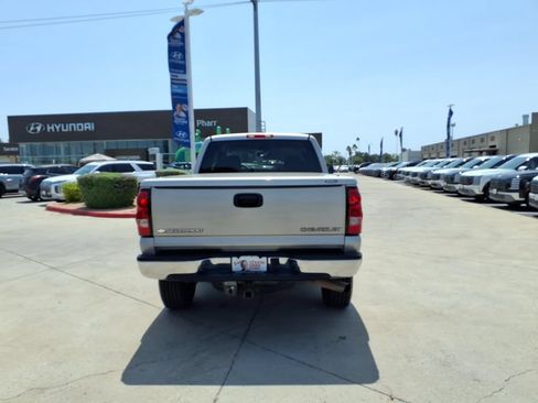Used 2005 Chevrolet Silverado 2500 LS RWD image 4