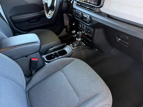 Used 2024 Jeep Wrangler Unlimited Sahara AWD/4WD image 25