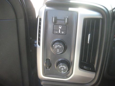 Used 2018 GMC Sierra 1500 SLE w/ SLE Value Package AWD/4WD image 17
