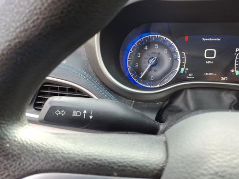 Used 2021 Chrysler Pacifica Touring image 16