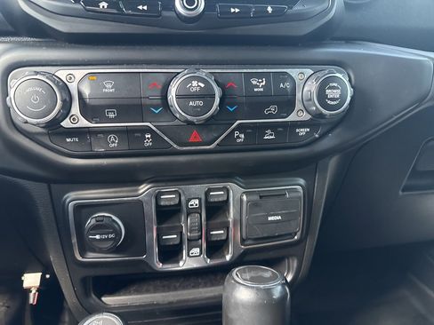 Used 2021 Jeep Wrangler Unlimited Sahara image 10