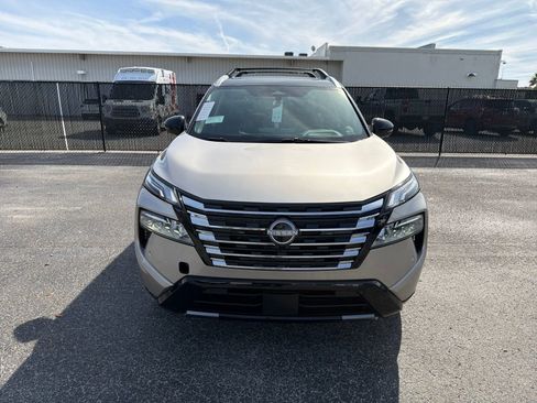 Used 2026 Nissan Rogue Platinum w/ Platinum Premium Package image 9