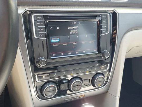 Used 2018 Volkswagen Passat 2.0T R-Line image 23