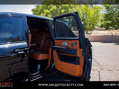 Used 2022 Rolls-Royce Cullinan w/ Dynamic Package image 35