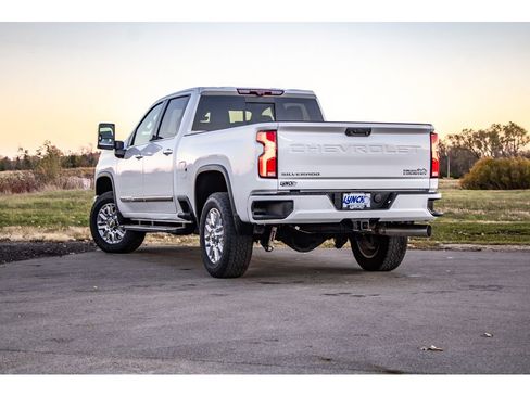 Used 2024 Chevrolet Silverado 2500 High Country w/ High Country Premium Package image 17