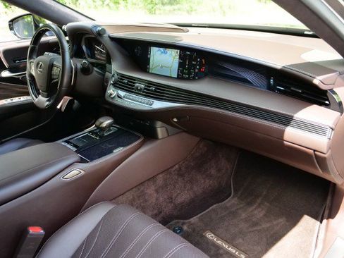 Used 2019 Lexus LS 500 w/ Luxury Package RWD image 49