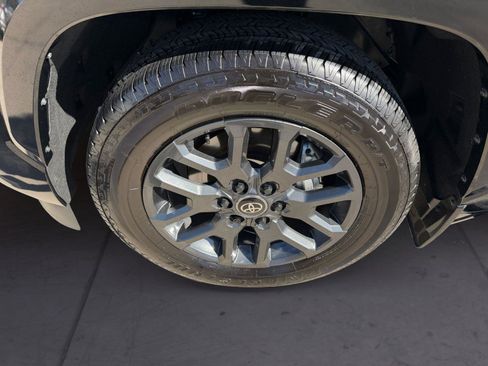 Used 2025 Toyota Sequoia Platinum image 14