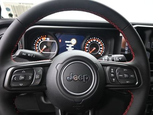 Used 2024 Jeep Wrangler Unlimited Rubicon w/ Technology Group AWD/4WD image 11