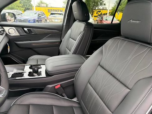 New 2026 Buick Enclave Avenir w/ Super Cruise Package FWD image 17