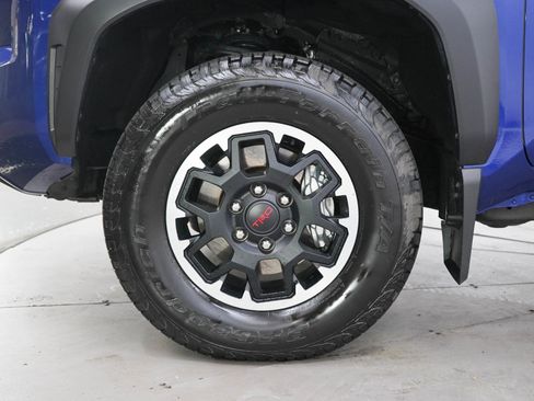 Used 2025 Toyota Tacoma TRD Off-Road w/ TRD Off Road Premium Package AWD/4WD image 28