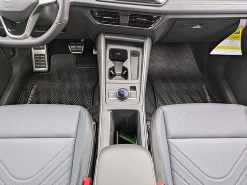 New 2026 Volkswagen Tiguan SE R-Line FWD image 19