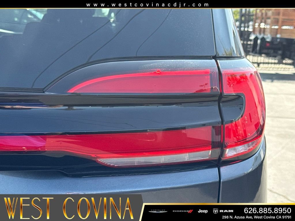Used 2021 Chrysler Pacifica Touring-L w/ Premium & Safety Sphere Group AWD/4WD image 32