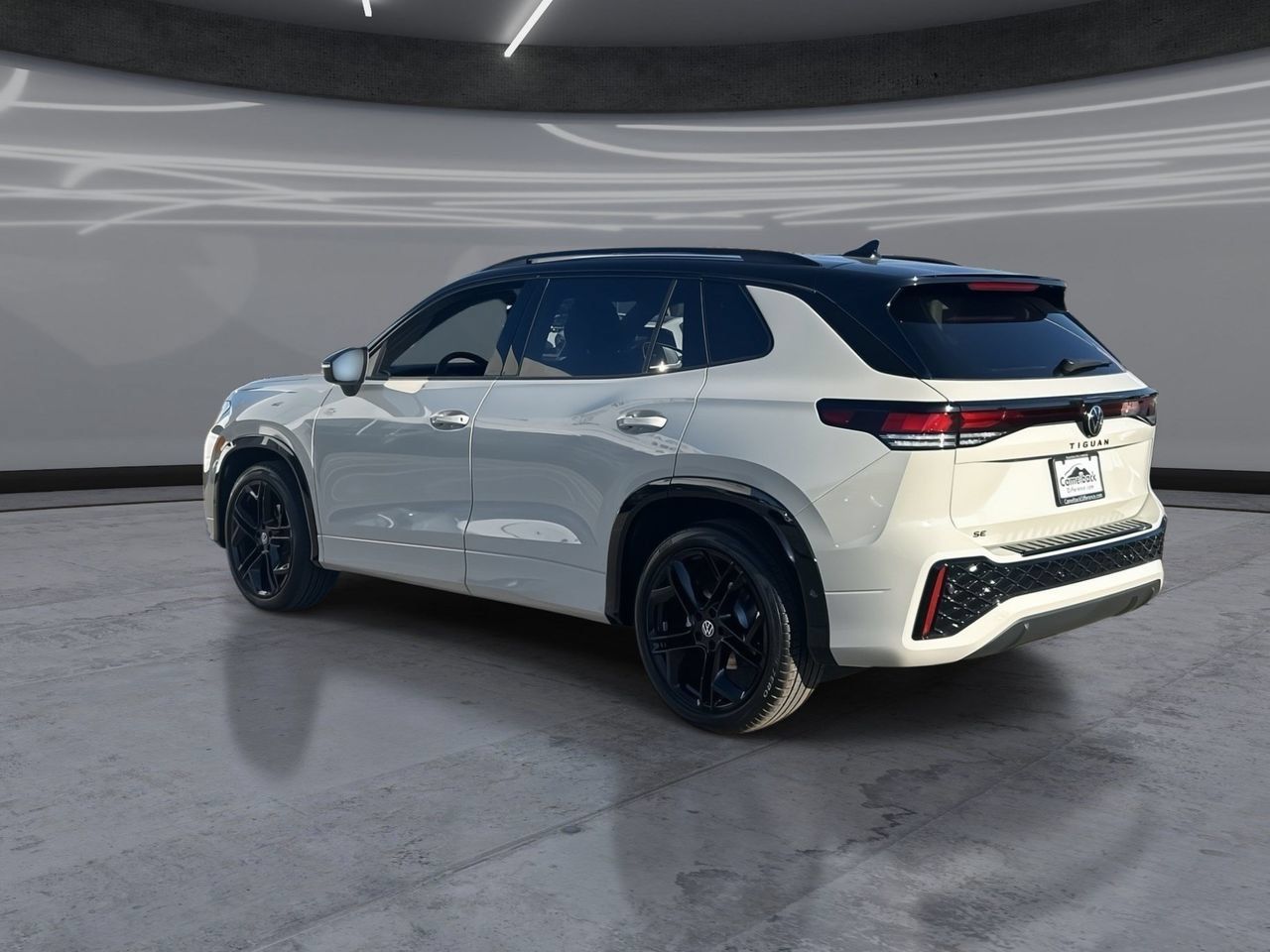 New 2026 Volkswagen Tiguan SE R-Line FWD image 4