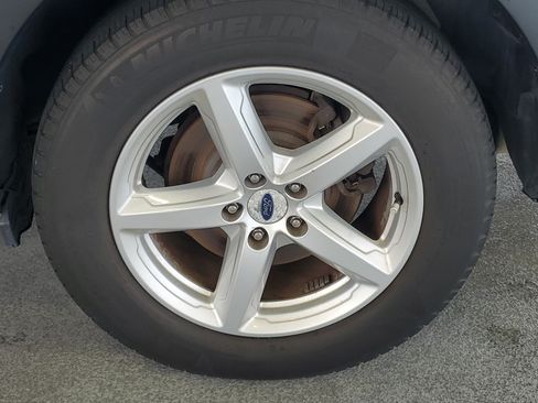 Used 2018 Ford Explorer XLT w/ Equipment Group 202A FWD image 7