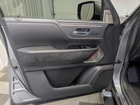 Used 2025 INFINITI QX80 Sensory AWD/4WD image 15