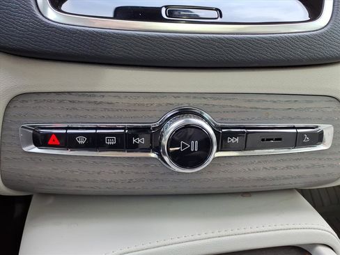 Used 2025 Volvo XC90 T8 Plus w/ Protection Package Premier image 22