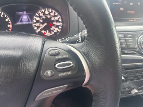 Used 2018 Nissan Pathfinder SL image 31