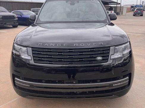 Used 2024 Land Rover Range Rover SE image 1