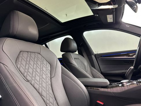 Used 2023 BMW 540i 540i w/ M Sport Package image 32