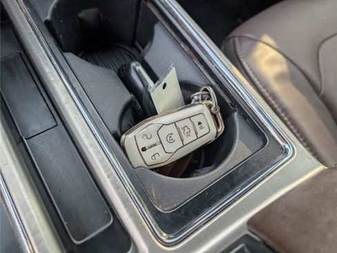 Used 2015 Ford F150 Platinum w/ Equipment Group 701A Luxury RWD image 20
