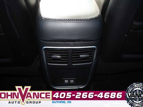 Used 2021 Chrysler 300 Touring L image 26