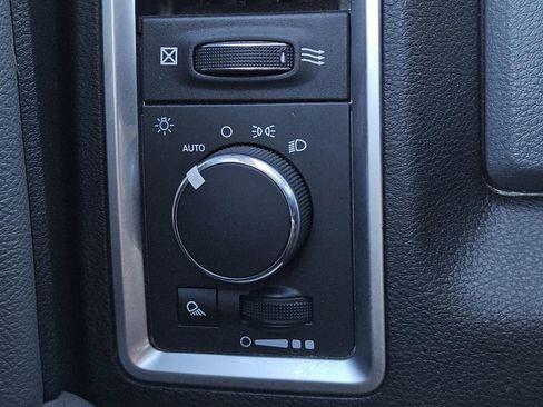 Used 2020 RAM 1500 Classic SLT image 15