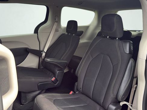 Used 2023 Chrysler Voyager LX FWD image 22