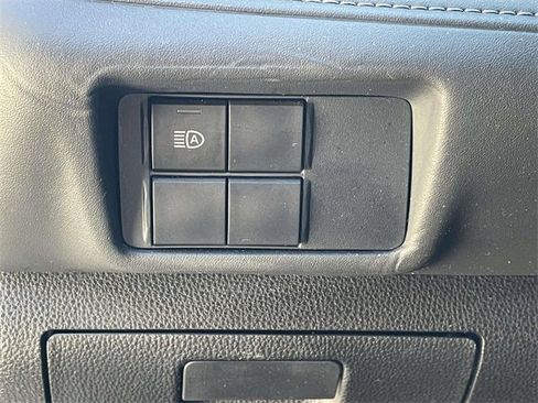 Used 2020 Toyota Highlander L image 19