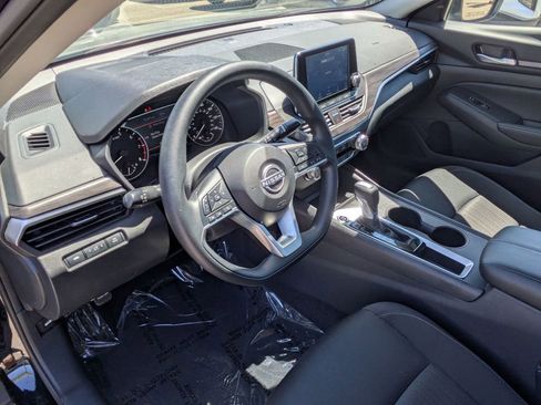 Used 2025 Nissan Altima 2.5 SV image 13