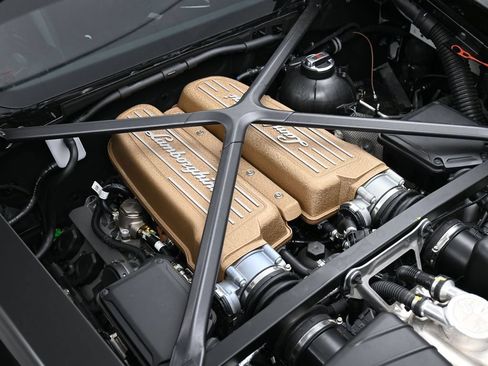 Used 2024 Lamborghini Huracan STO RWD image 30