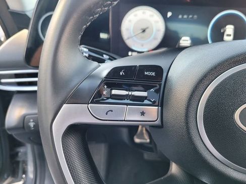 Used 2025 Hyundai Elantra SEL image 22