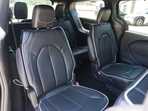 Used 2026 Chrysler Pacifica Limited FWD image 29
