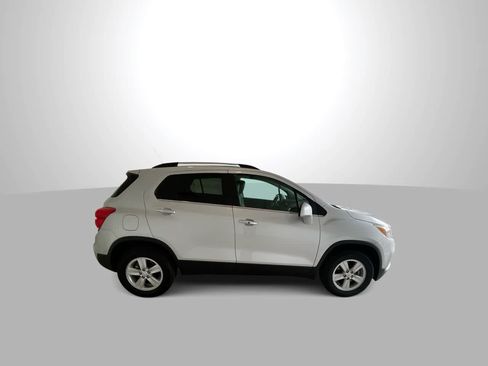 Used 2019 Chevrolet Trax LT w/ LT Convenience Package AWD/4WD image 9