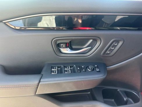 Used 2025 Honda Pilot TrailSport image 3