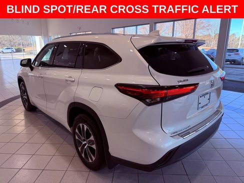Used 2020 Toyota Highlander XLE image 5
