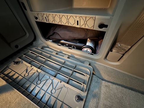 Used 2014 Chrysler Town & Country Touring-L w/ Driver Convenience Group FWD image 48
