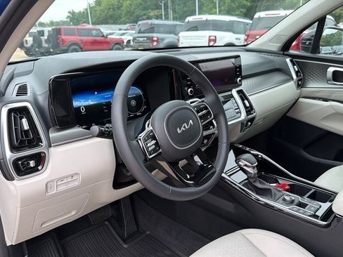 Used 2023 Kia Sorento SX AWD/4WD image 5
