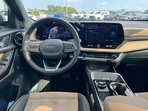 Used 2026 Chevrolet Equinox ACTIV w/ Safety and Technology Package FWD image 14