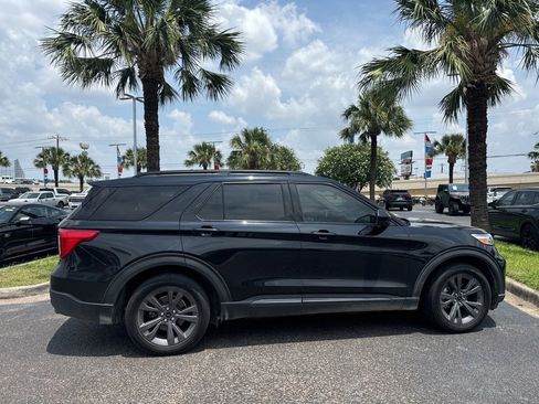 Used 2022 Ford Explorer XLT w/ Equipment Group 202A RWD image 6