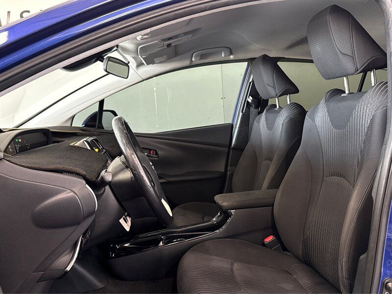 Used 2018 Toyota Prius Three FWD image 9