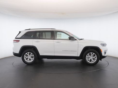 Used 2023 Jeep Grand Cherokee Limited image 29