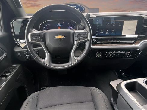Used 2022 Chevrolet Silverado 1500 LT AWD/4WD image 5