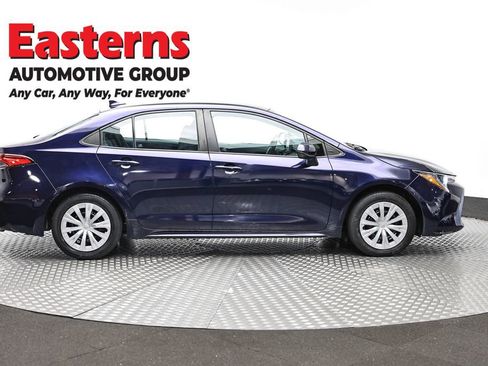 Used 2022 Toyota Corolla LE FWD image 4