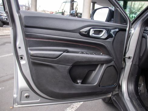 Used 2023 Jeep Compass Trailhawk image 9