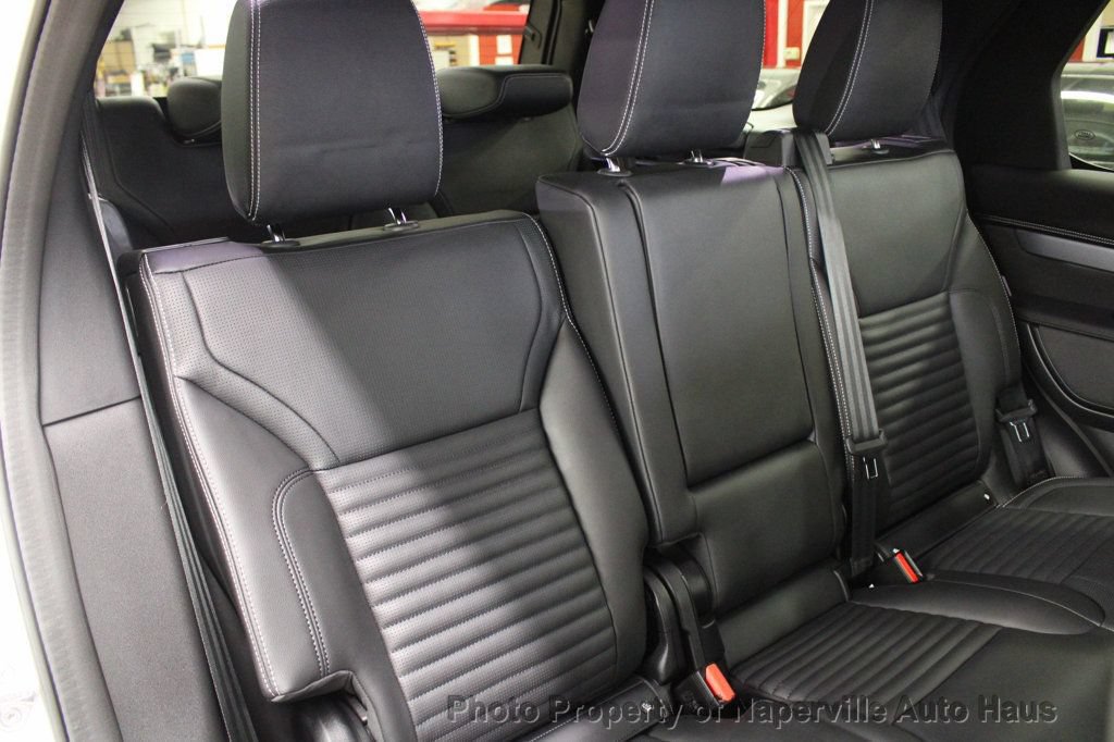 Used 2025 Land Rover Discovery Dynamic SE AWD/4WD image 40