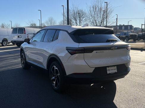 New 2026 Chevrolet Equinox EV LT image 7