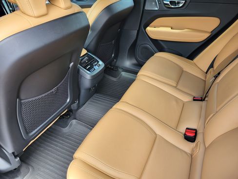 Certified 2023 Volvo XC60 B5 Ultimate w/ Protection Package Premier AWD/4WD image 24